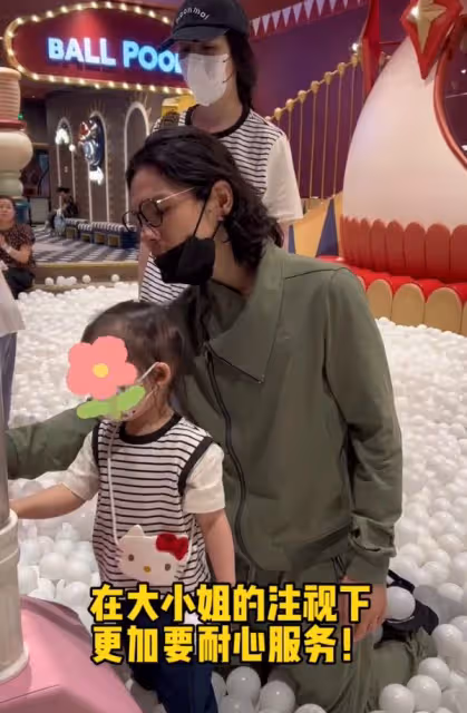 向佐曬一家四口遊樂場瘋玩,心疼老婆平日帶娃太辛苦,郭碧婷瘦了