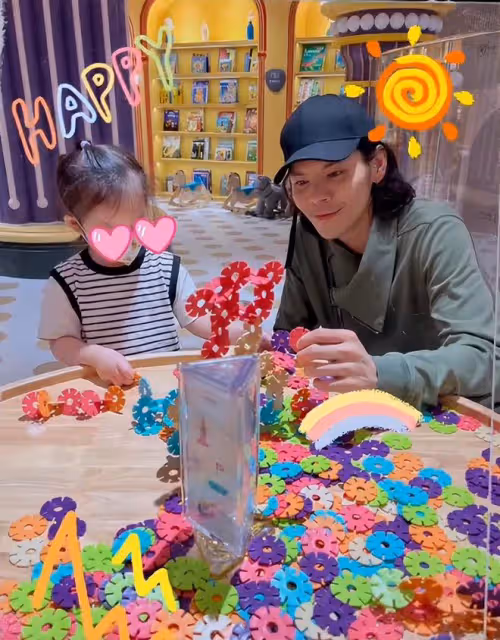 向佐曬一家四口遊樂場瘋玩,心疼老婆平日帶娃太辛苦,郭碧婷瘦了