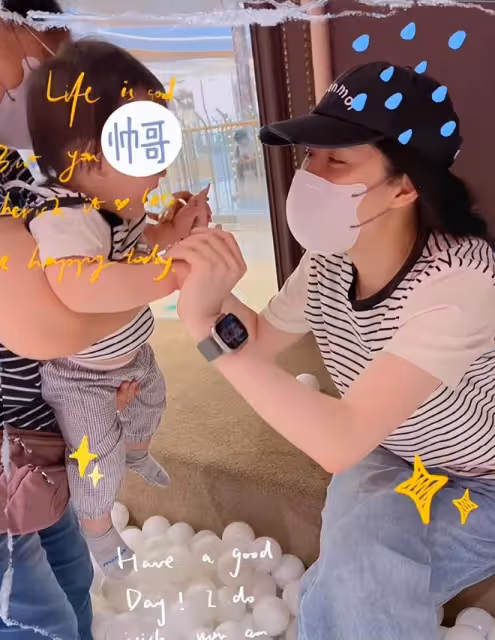 向佐曬一家四口遊樂場瘋玩,心疼老婆平日帶娃太辛苦,郭碧婷瘦了