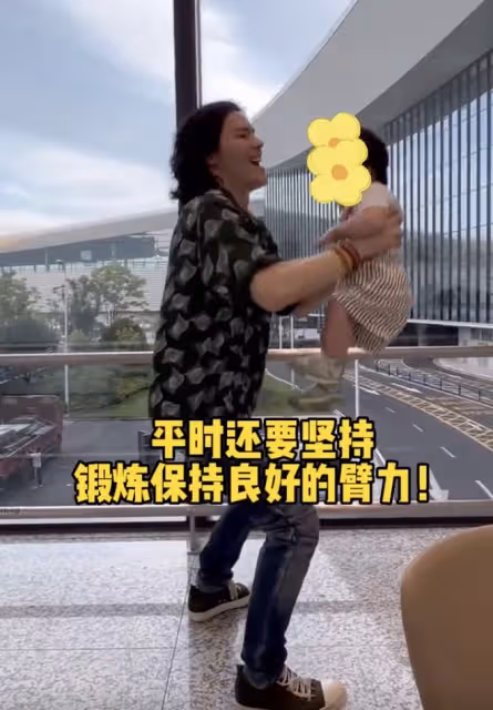 向佐再曬兒子慶生照!還分享一家四口遊樂場玩耍,郭碧婷笑容少