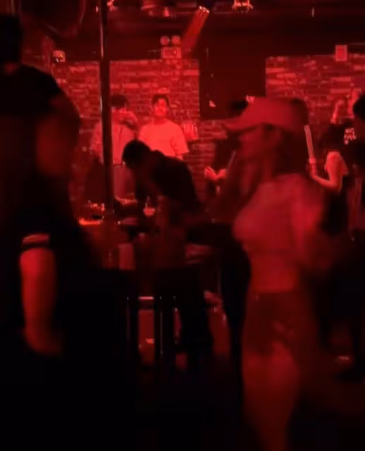 周揚青曬韓國夜店照,面部僵硬蘋果肌腫脹,自曝一晚換兩個場地