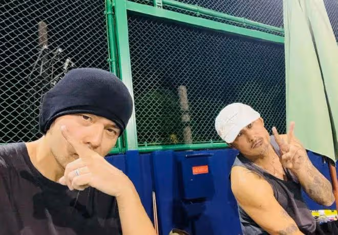 周杰倫余文樂相約打網球,41歲余文樂鬍子拉碴,模樣滄桑認不出