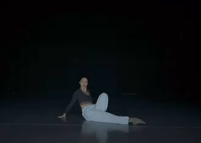 孫莉曬周末日常，再次跳舞大秀舞蹈功底，微笑時和女兒多多長超像