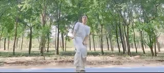 孫莉曬周末日常,再次跳舞大秀舞蹈功底,微笑時和女兒多多長超像