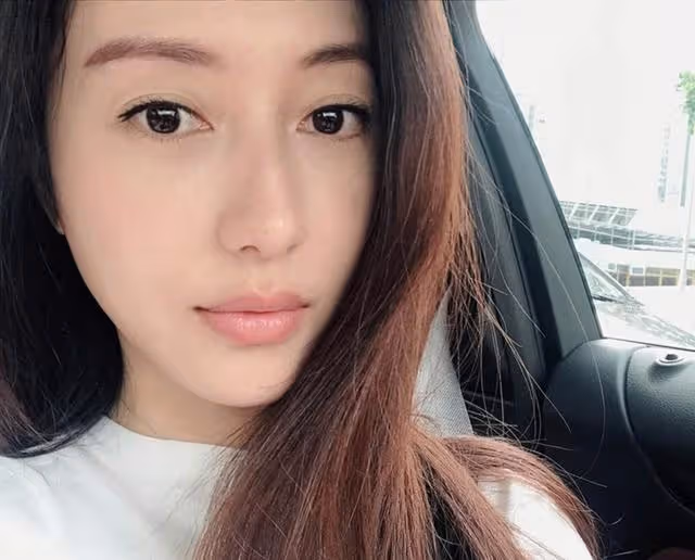 香港知名女星拒絕復出,差一步嫁入豪門至今單身,遭同劇男星強吻