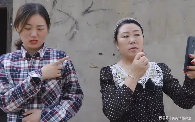故事:我給親媽買禮物,都被嫂子拿走,我怒了,一番操作真解氣