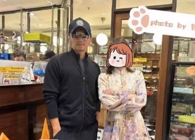謝霆鋒帶大兒子出國度假罕見同框,謝霆鋒十分嚴肅,Lucas顯乖巧