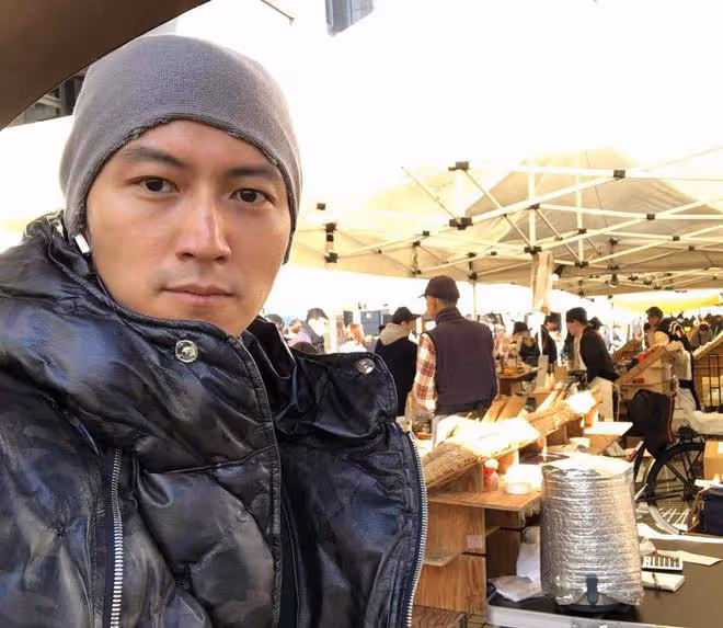 謝霆鋒帶大兒子出國度假罕見同框,謝霆鋒十分嚴肅,Lucas顯乖巧