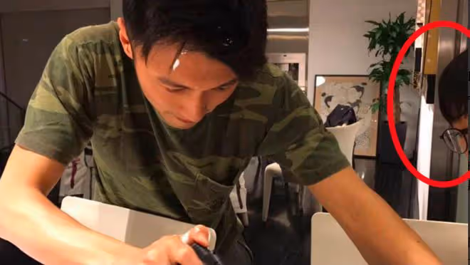 謝霆鋒帶大兒子出國度假罕見同框,謝霆鋒十分嚴肅,Lucas顯乖巧