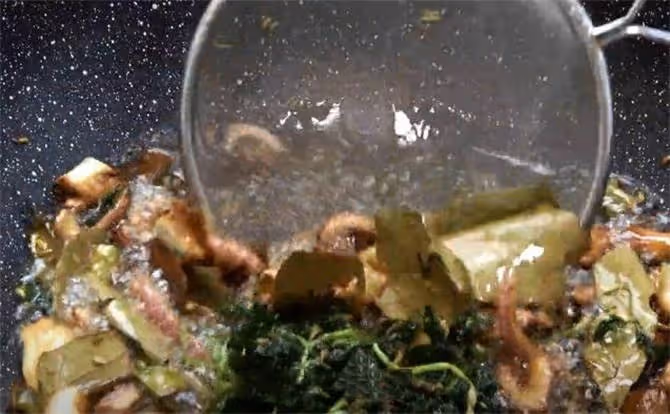 怪不得飯店的油潑辣子那麼香,原來有技巧,教你飯店不外傳的秘方