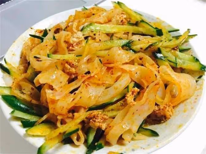 一碗涼皮等於幾碗米飯？看似簡單的食物，卻引發了無數人的討論
