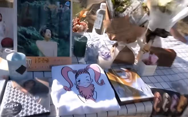 粉絲為李玟舉辦沙灘追思會，現場大家一起合唱哭成淚海
