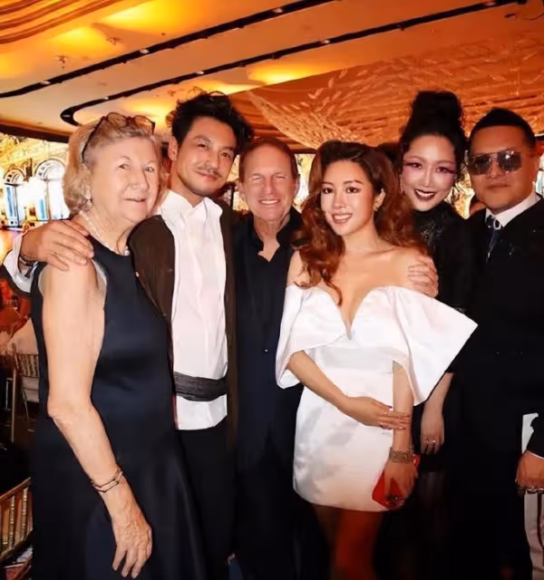 粉絲為李玟舉辦沙灘追思會,現場大家一起合唱哭成淚海
