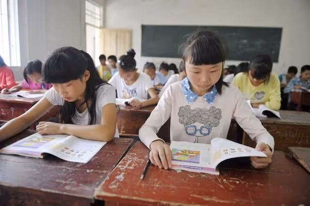 我換了大房子請客慶祝,我爸卻黑著臉掀了桌子