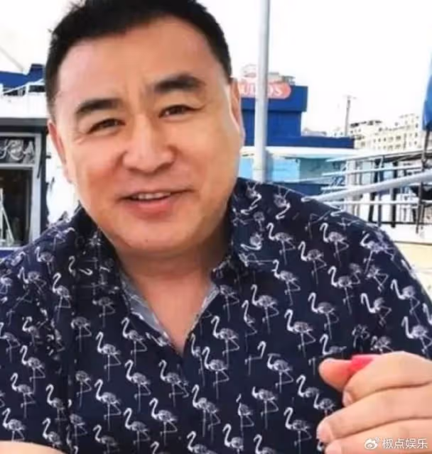 父親是清華校長,他是央視金牌主持人,如今62歲為何還是單身?