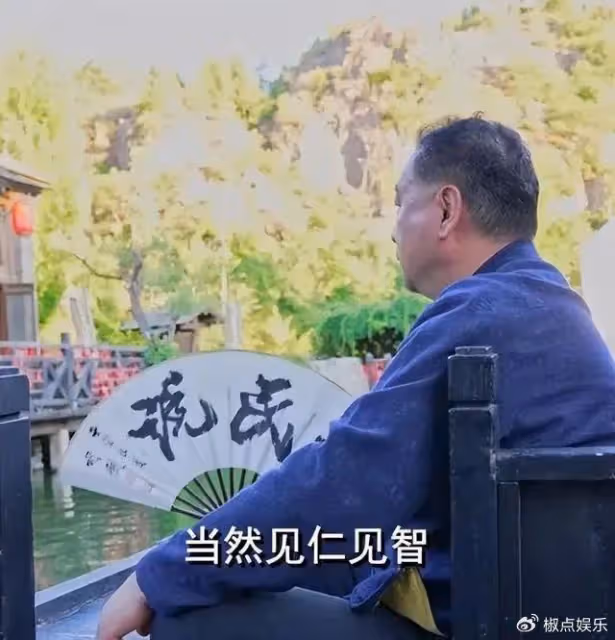 父親是清華校長,他是央視金牌主持人,如今62歲為何還是單身?