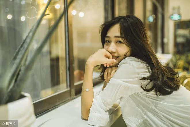 剩女說：難得遇見一個心儀的相親對象，但看了他朋友圈後拉黑了他