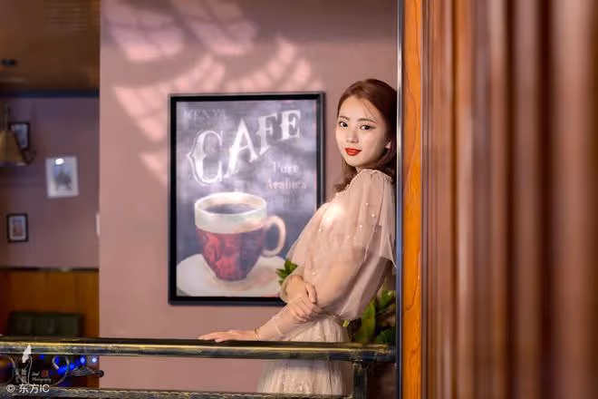 35歲的大齡剩女說:有財有貌,卻在相親時敗給年輕的「鳳凰女」