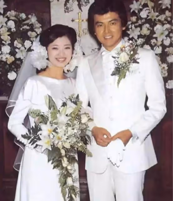 64的山口百惠,嫁給三浦友和後急流勇退回歸家庭,這份愛值得嗎?