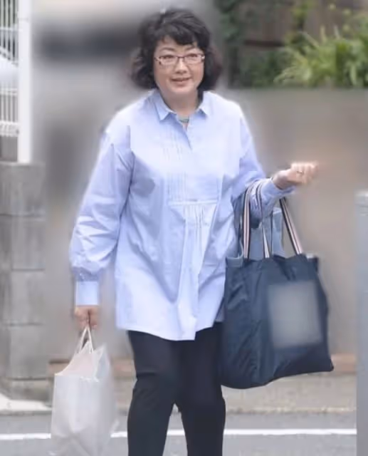 64的山口百惠,嫁給三浦友和後急流勇退回歸家庭,這份愛值得嗎?