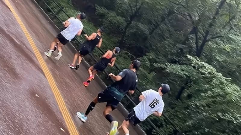朴寶劍喜歡雨天跑步，秀出肌肉外觀健碩，韓國遭受暴雨也堅持跑步