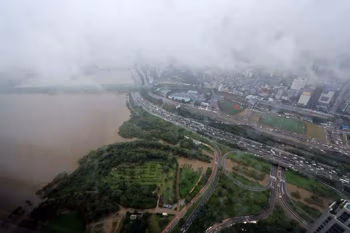 朴寶劍喜歡雨天跑步，秀出肌肉外觀健碩，韓國遭受暴雨也堅持跑步