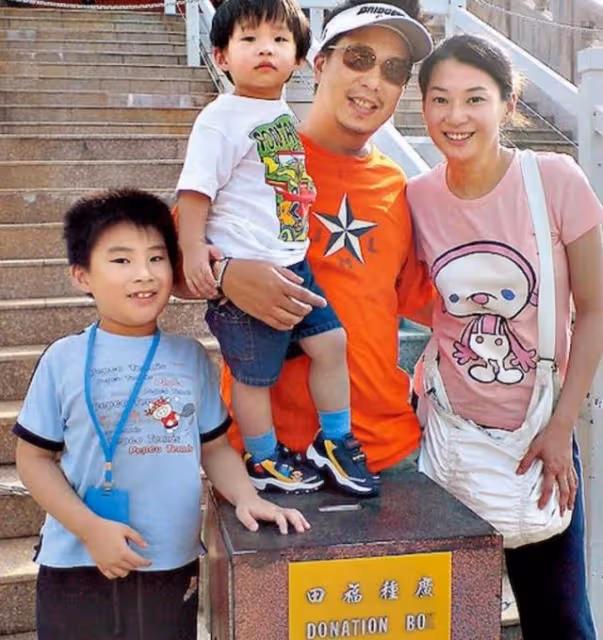 浪漫!前港姐與老公慶結婚周年,攜兩子改嫁新加坡富商成幸福少奶