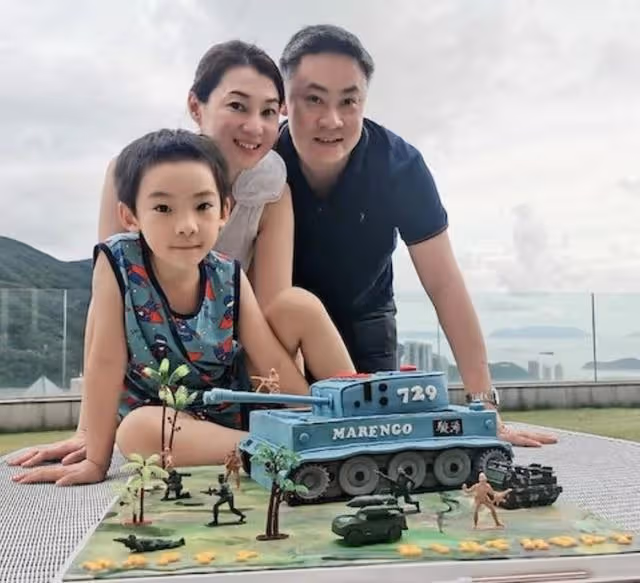浪漫!前港姐與老公慶結婚周年,攜兩子改嫁新加坡富商成幸福少奶