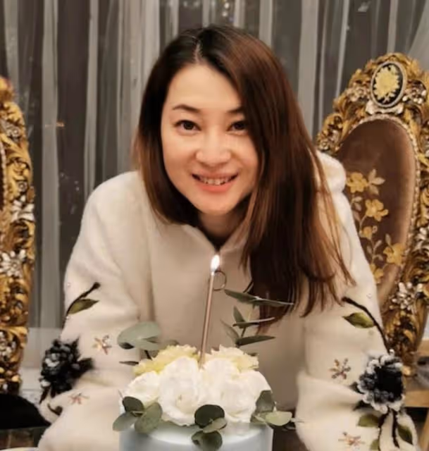 浪漫!前港姐與老公慶結婚周年,攜兩子改嫁新加坡富商成幸福少奶