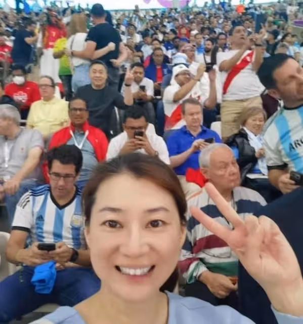 浪漫!前港姐與老公慶結婚周年,攜兩子改嫁新加坡富商成幸福少奶