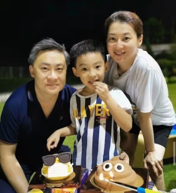 浪漫!前港姐與老公慶結婚周年,攜兩子改嫁新加坡富商成幸福少奶