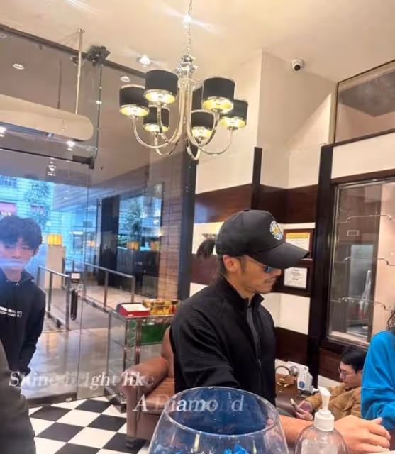 謝霆鋒帶大兒子澳洲度假,16歲Lucas駝背明顯,脖子前傾儀態差