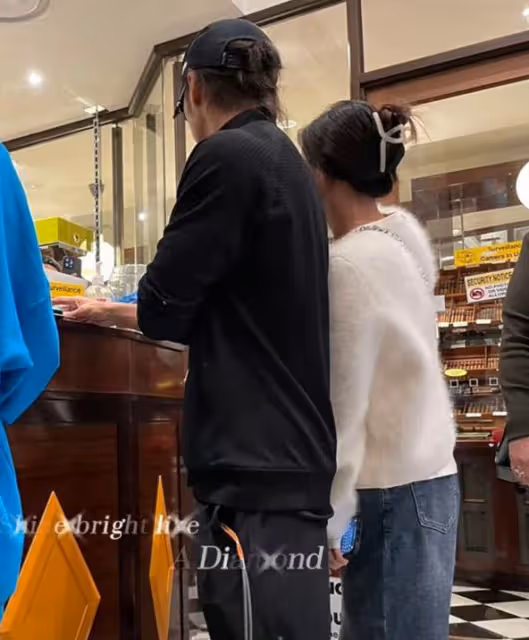 謝霆鋒帶大兒子澳洲度假,16歲Lucas駝背明顯,脖子前傾儀態差