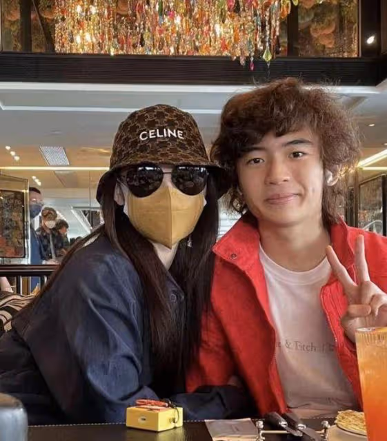 謝霆鋒帶大兒子澳洲度假,16歲Lucas駝背明顯,脖子前傾儀態差