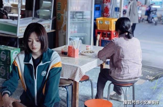 《追光的日子》高遠有多單純?與任真的接觸,沒有一次是碰到手的