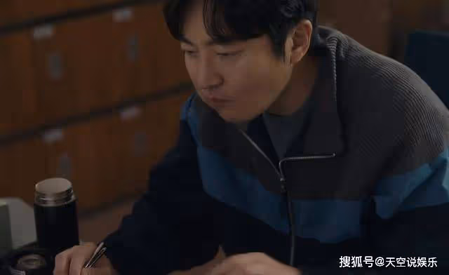 《追光的日子》郭京飛王源的一場吃戲,拉開了實力派與偶像派的差距