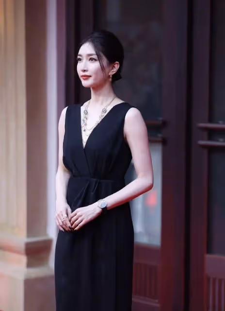 上海國際電影節紅毯第二波:迪麗熱巴不在圈內,楊采鈺王子文傷心!