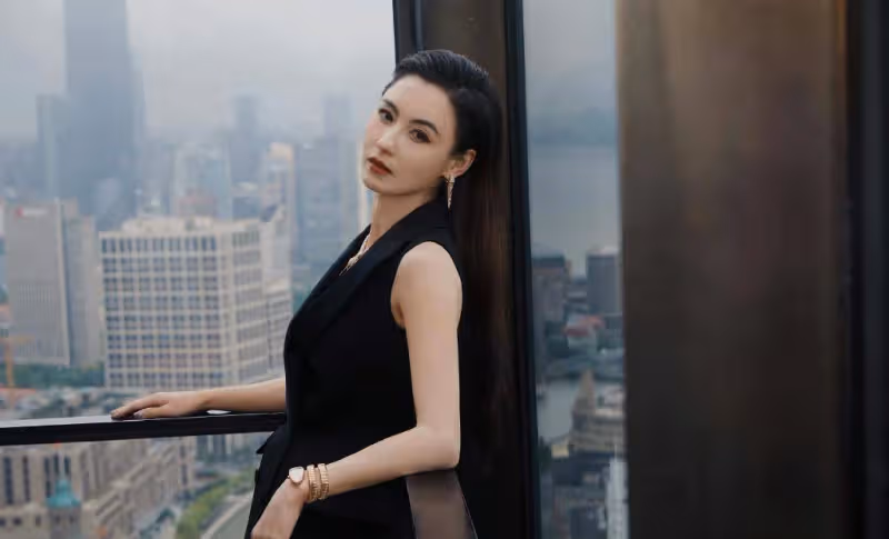 小青霞是個狠人!跟隨潮流穿出多巴胺造型,展現柔軟甜美的公主身材