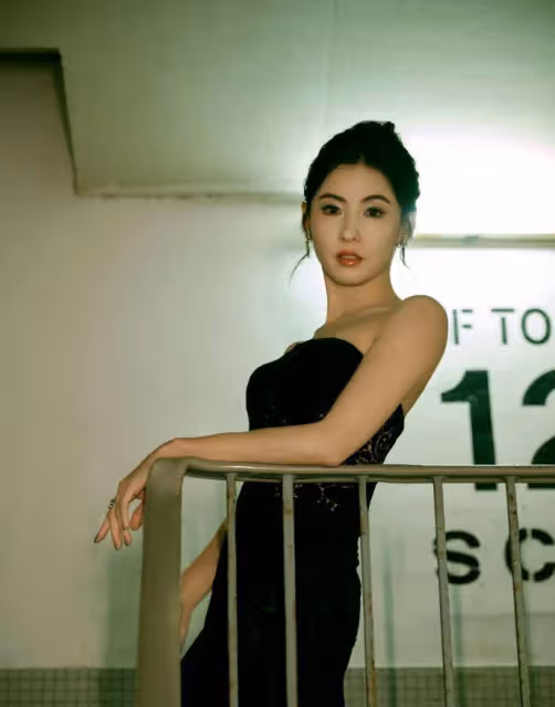 小青霞是個狠人!跟隨潮流穿出多巴胺造型,展現柔軟甜美的公主身材