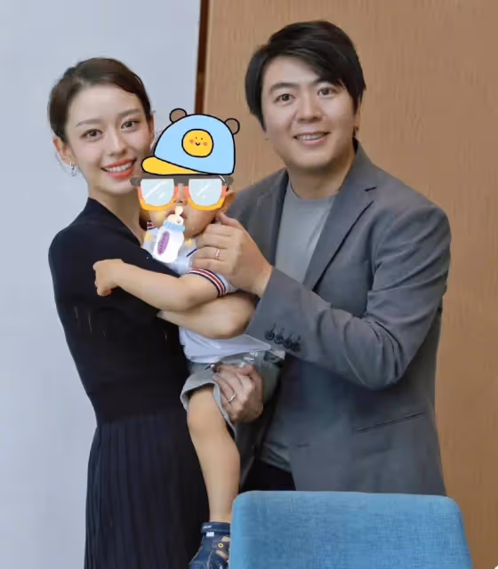 郎朗曬全家福慶40歲生日,一家三口幸福相擁,周杰倫轉發送祝福