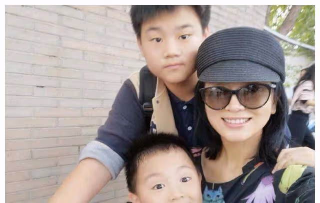 知名演員涓子:當紅時低調嫁圈外丈夫,先後生兩子,46歲越活越美