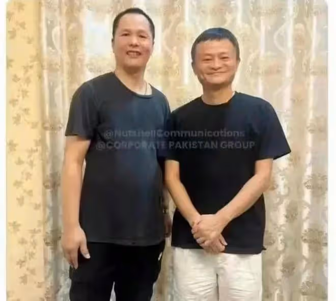 58歲馬雲又現身塞拉耶佛!穿百元T恤街頭喝啤酒,20天遊覽6個國家