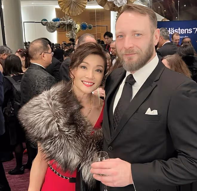 48歲女星第三次出嫁！與洋男友辦童話式婚禮，媽媽李司棋盛裝出席