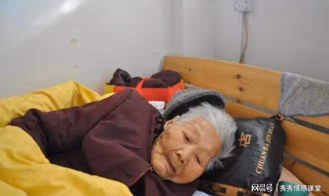 回顧:在兒子家帶娃10年,她偷偷回老家,兒媳:您讓我們怎麼做人