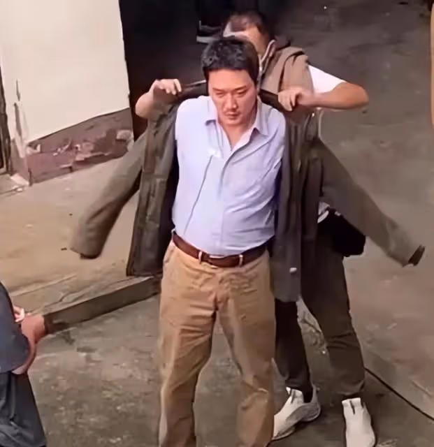 緋聞滿天飛:馮紹峰被抑鬱困擾,主動向趙麗穎示愛,計劃再辦婚禮