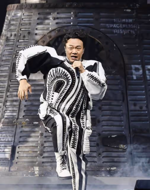 陳奕迅7場台北演唱會開鑼,唱粵語歌曲偏多,張惠妹蔡依林送花籃