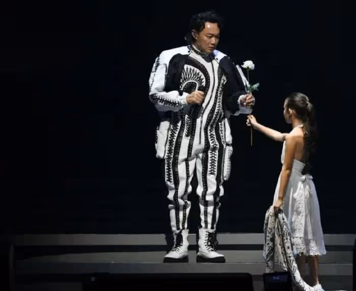 陳奕迅7場台北演唱會開鑼,唱粵語歌曲偏多,張惠妹蔡依林送花籃