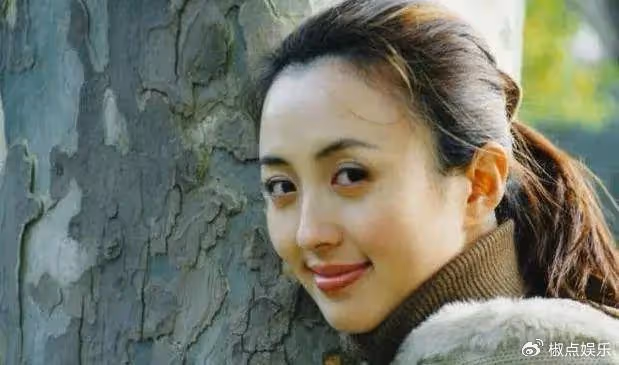 她長得美,戲也好,老公不是於和偉,一家三口卻過得幸福美好