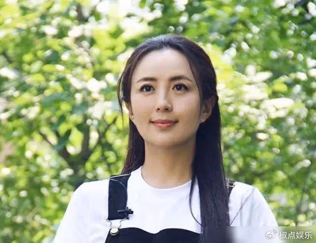 她長得美,戲也好,老公不是於和偉,一家三口卻過得幸福美好