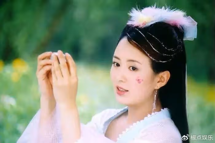 她長得美,戲也好,老公不是於和偉,一家三口卻過得幸福美好
